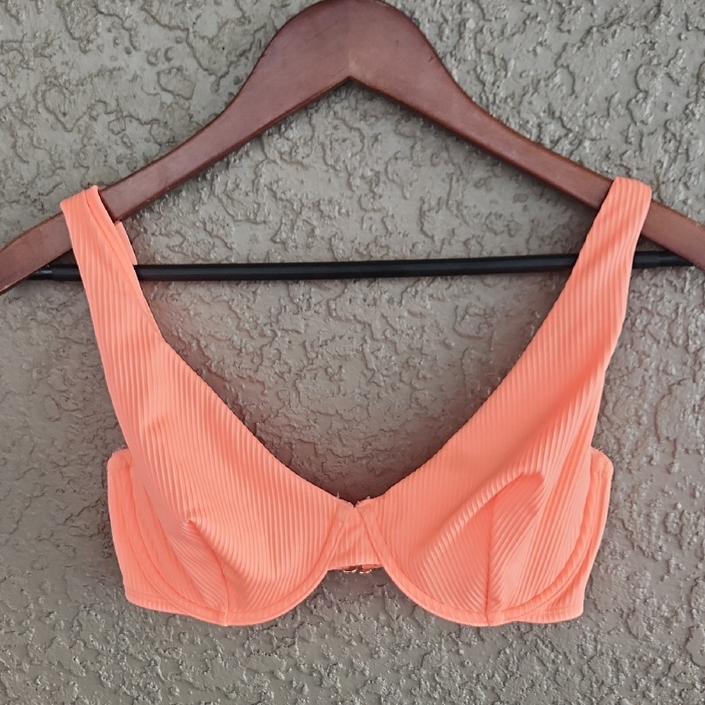 NWT Hollister High Apex Ribbed Underwire Bikini Top